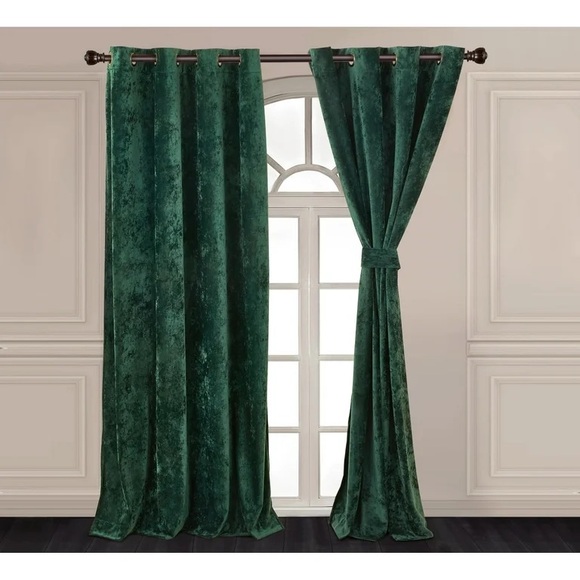 Elegant Green Velvet Curtain set - Picture 2 of 16